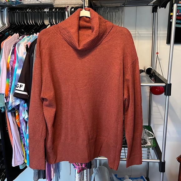 LuLus Sweater - Picture 1 of 6